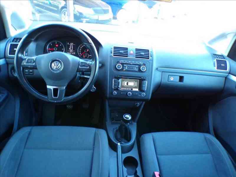 Volkswagen Touran 2,0 TDI STYLE,XENONY,NAVI - foto 5