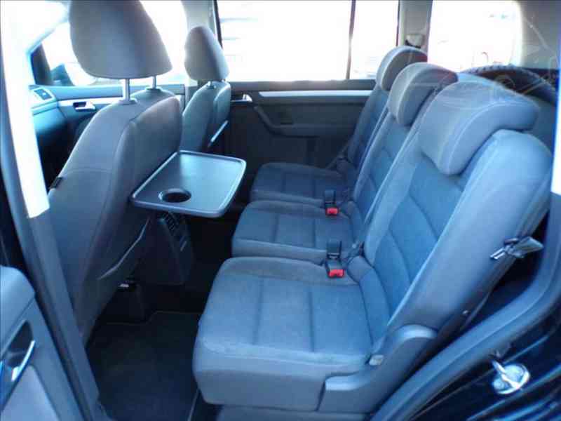 Volkswagen Touran 2,0 TDI STYLE,XENONY,NAVI - foto 9