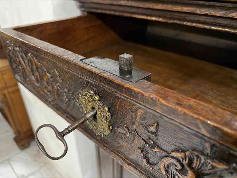 Starožitný zámecký příborník  - foto 12