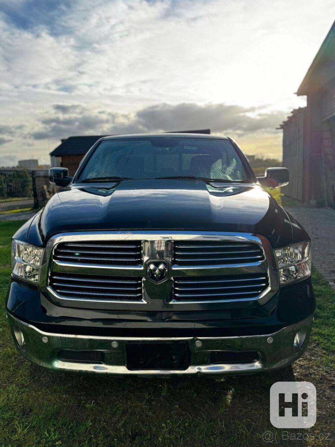 Dodge RAM 1500 V8 4x4 - foto 1