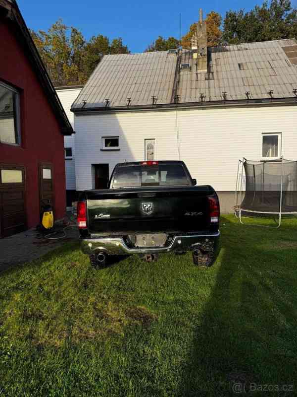 Dodge RAM 1500 V8 4x4 - foto 2