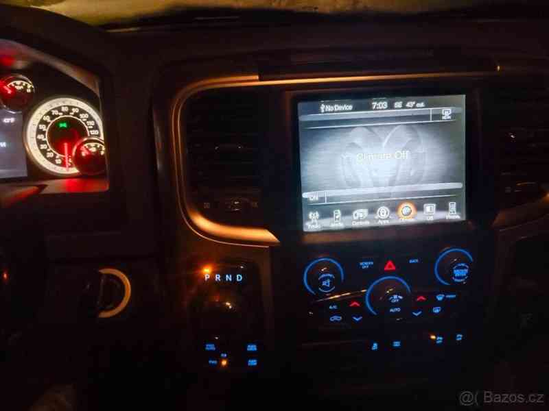 Dodge RAM 1500 V8 4x4 - foto 7