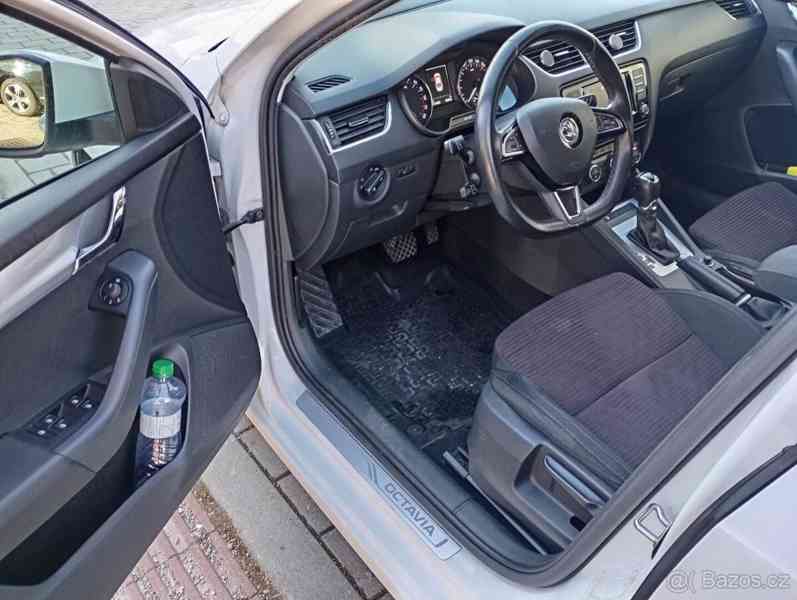 Škoda Octavia 2,0   TDI DSG - foto 6