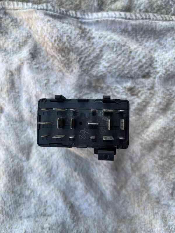 FELICIA 1.9D 2x řemenice a relé žhavení - foto 8