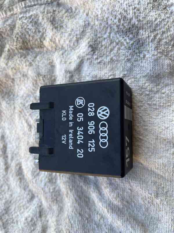 FELICIA 1.9D 2x řemenice a relé žhavení - foto 9