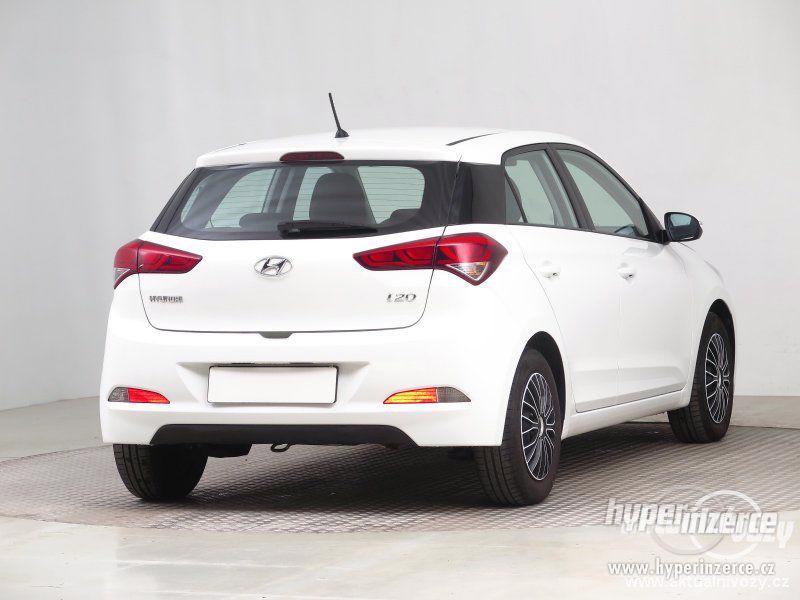 Hyundai i20 1.2, benzín, RV 2015 - foto 2