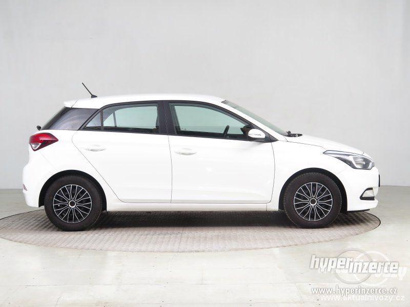 Hyundai i20 1.2, benzín, RV 2015 - foto 13