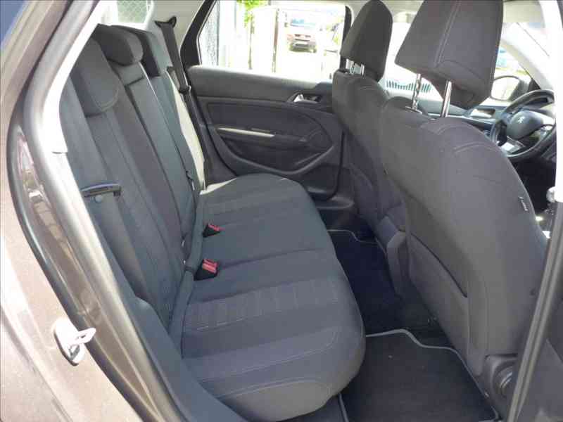 Peugeot 308 2,0 HDi FULL LED,TAŽNÉ,SERVIS - foto 9