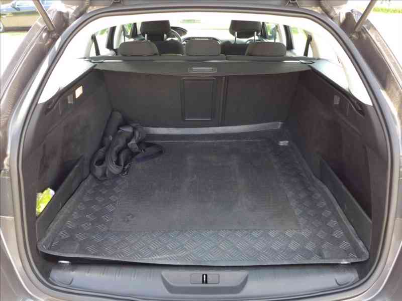 Peugeot 308 2,0 HDi FULL LED,TAŽNÉ,SERVIS - foto 8