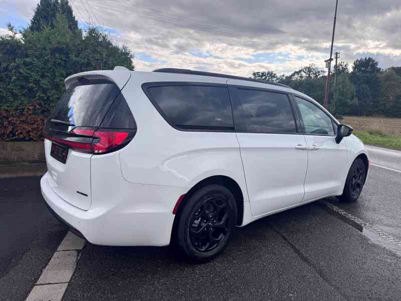 Chrysler Pacifica 3,6 Hybrid RU Radar L 2022 - foto 4