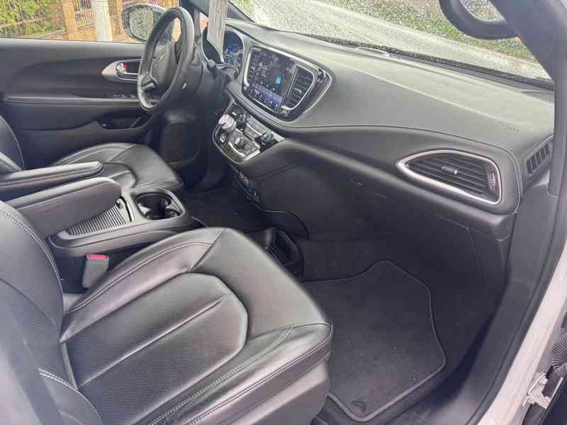 Chrysler Pacifica 3,6 Hybrid RU Radar L 2022 - foto 12