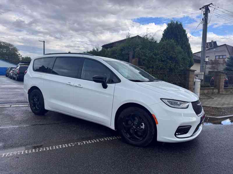 Chrysler Pacifica 3,6 Hybrid RU Radar L 2022 - foto 1