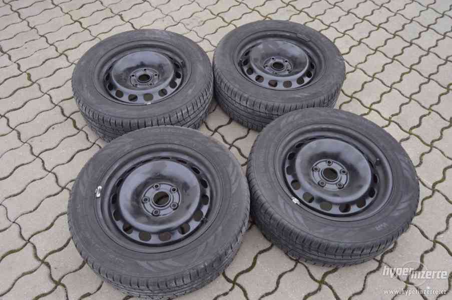 Prodám Zimní pneumatiky Nokian 215/55 R16 97H XL + plechove - foto 1
