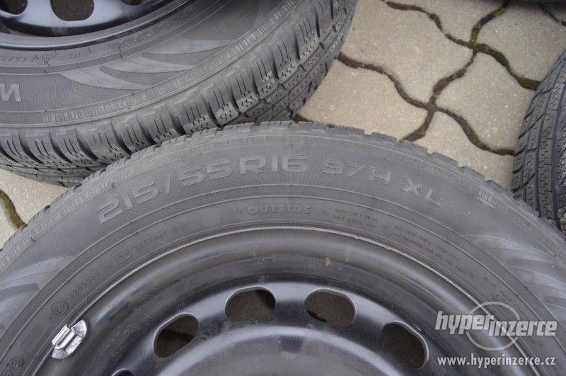 Prodám Zimní pneumatiky Nokian 215/55 R16 97H XL + plechove - foto 2