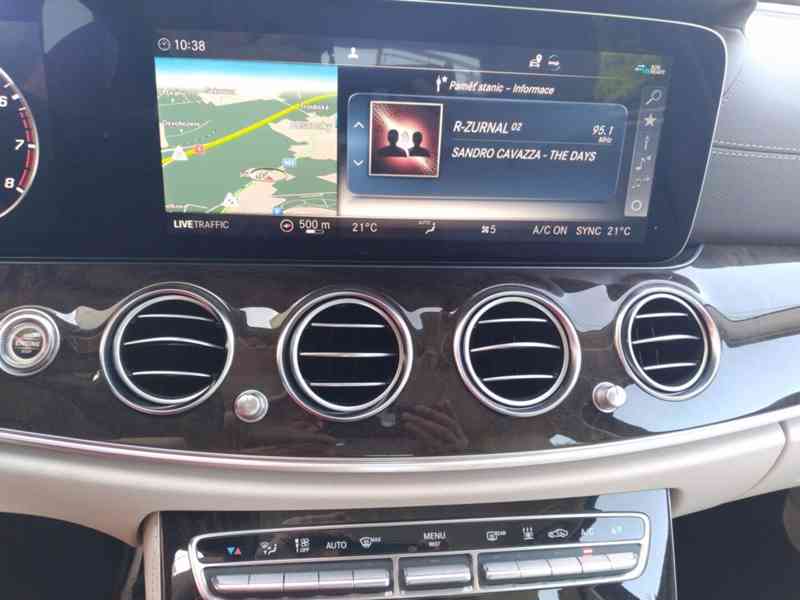 MERCEDES BENZ E450 3.0 AMG 4MATIC PANORAMA 1.MAJITEL,ČR,DPH - foto 24