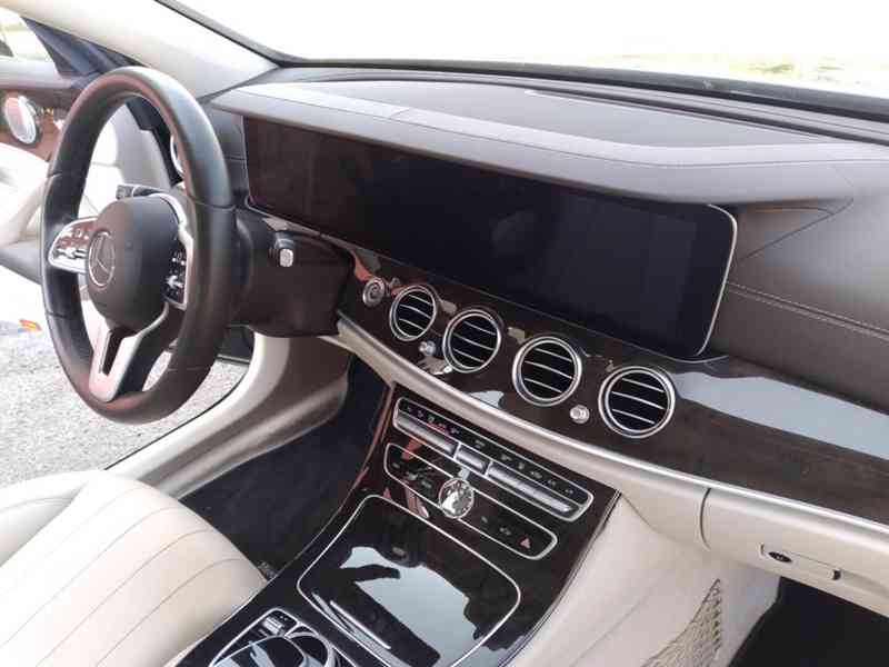 MERCEDES BENZ E450 3.0 AMG 4MATIC PANORAMA 1.MAJITEL,ČR,DPH - foto 22