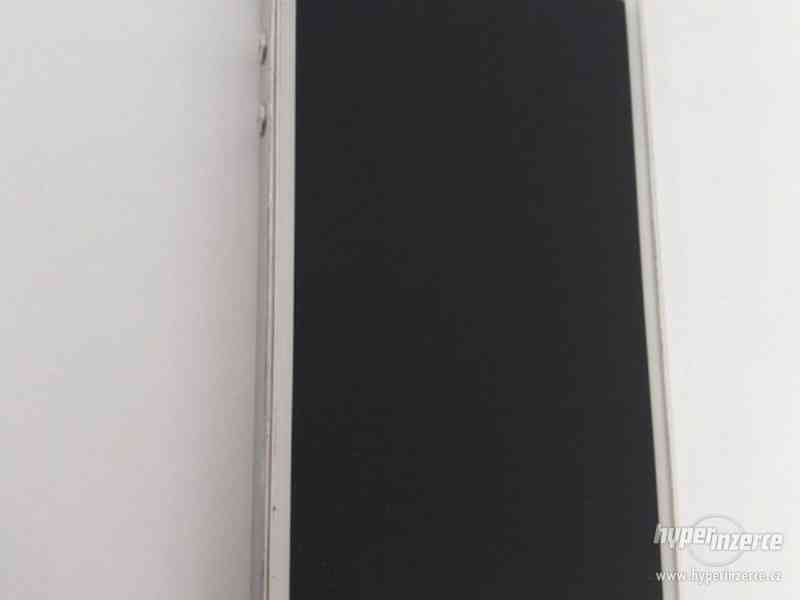 Apple iPhone 5S 16GB Silver (P17176) - foto 1