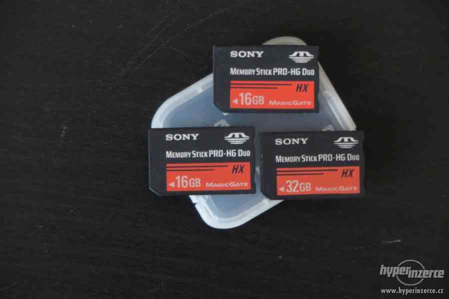 Videokamera SONY HDR-AX2000E + příslušenství - foto 2