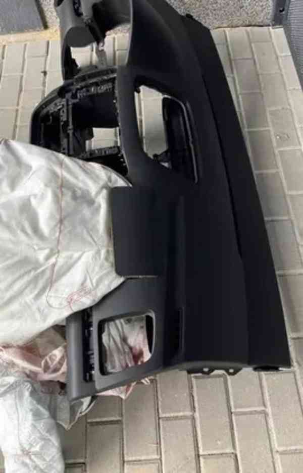 vystrelena paluba palubni deska skoda vw audi seat - foto 1