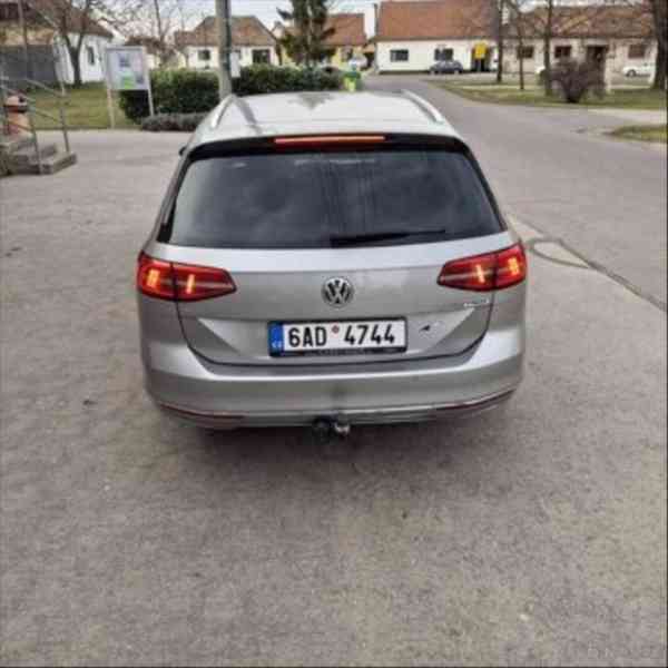 Volkswagen Passat 2,0 - foto 11