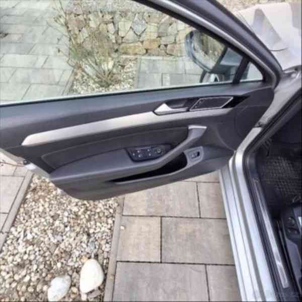 Volkswagen Passat 2,0 - foto 18