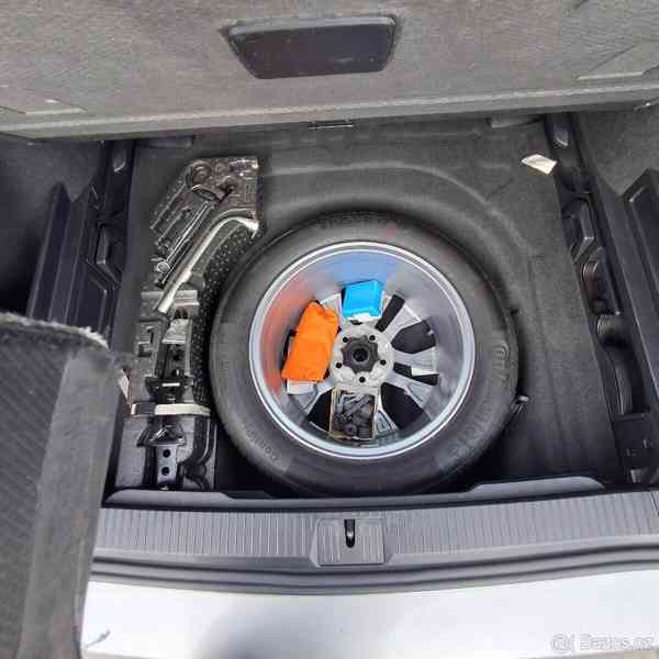 Volkswagen Passat 2,0 - foto 34