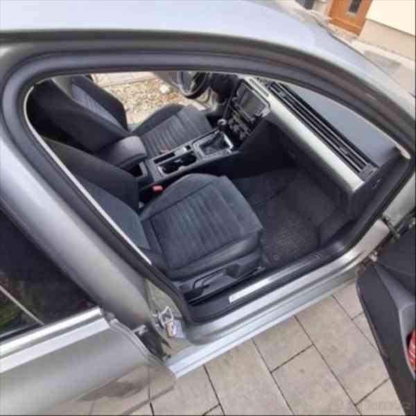 Volkswagen Passat 2,0 - foto 9