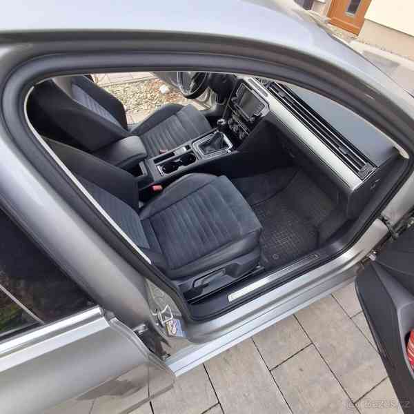 Volkswagen Passat 2,0 - foto 37