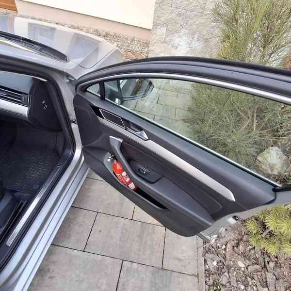 Volkswagen Passat 2,0 - foto 23