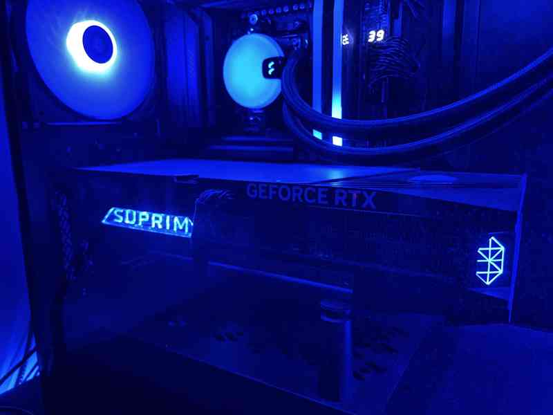 MSI GeForce RTX 5090 SUPRIM SOC 32GB GDDR7 - foto 3