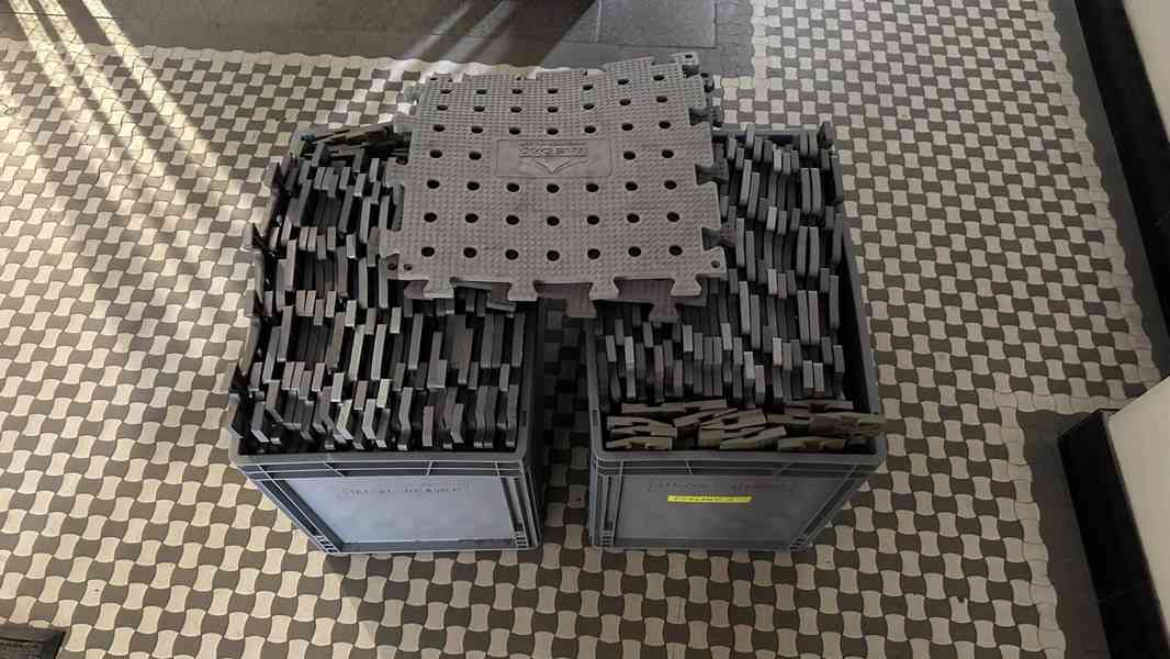 Skládaná plastová podlaha pod stánek 3x4,5m - foto 4