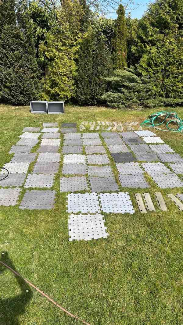 Skládaná plastová podlaha pod stánek 3x4,5m - foto 3