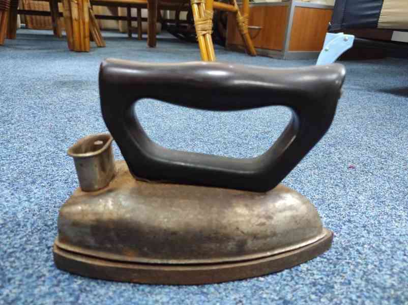 Staré žehličky - foto 2