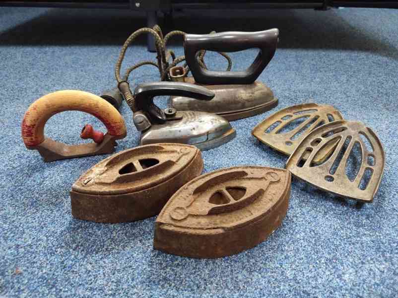 Staré žehličky - foto 4