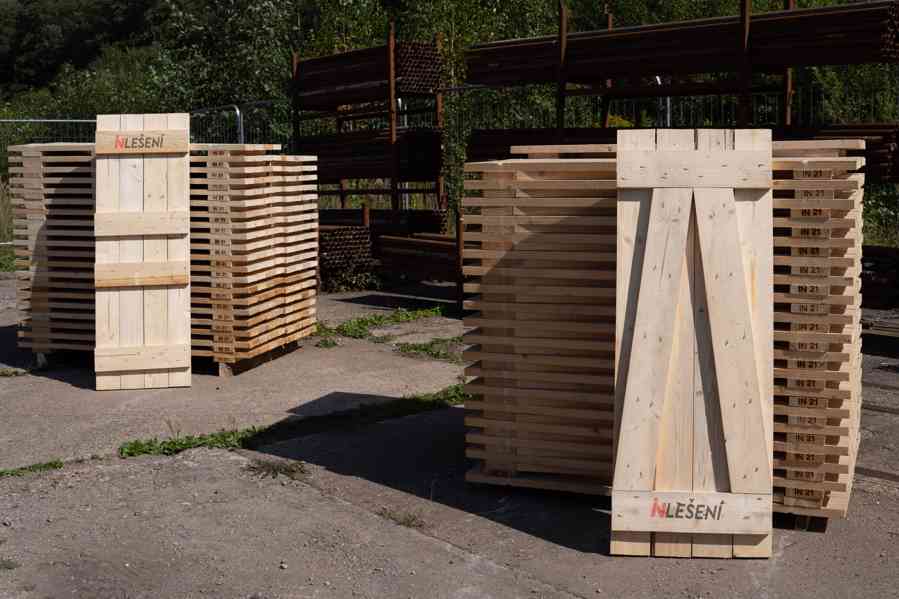 Dřevěné podlážky na trubkové a HAKI lešení - s CERTIFIKÁTEM - foto 1