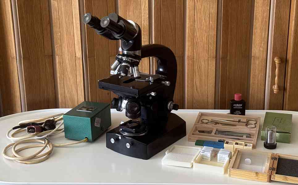 Badatelský mikroskop Carl Zeiss Nf s příslušenstvím - foto 3