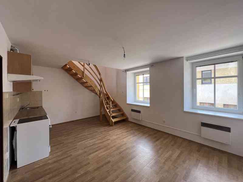 Pronájem bytu 3kk se zahrádkou  v Lomnici nad Popelkou - foto 1