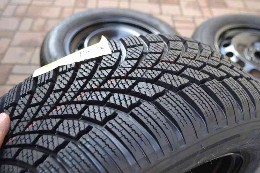 NOVÁ zimní sada Š.Octavia IV+205/60R16 Bridg.Blizak LM005 - foto 11