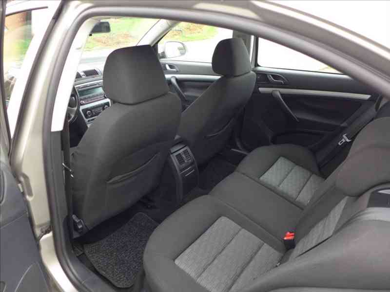 Škoda Octavia 1,9 TDI DIGI AC. SERVIS 1.MAJ - foto 6