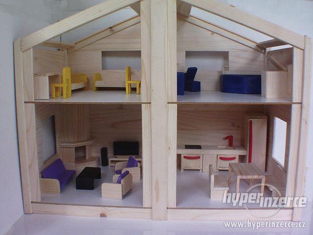 Dřevěný domeček s nábytkem pro panenky - foto 2