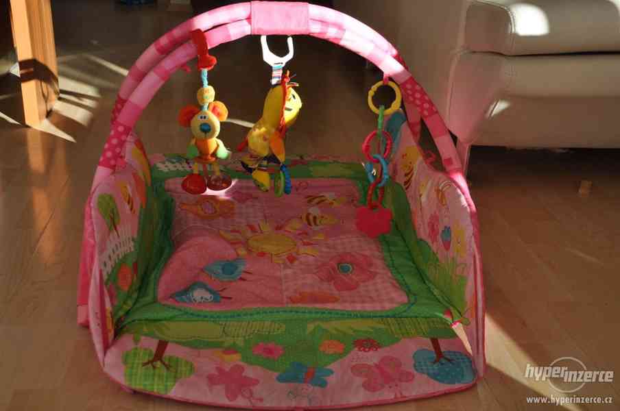 Hrací deka Bright Starts Baby's Playplace ™Deluxe Edition 5v - foto 1