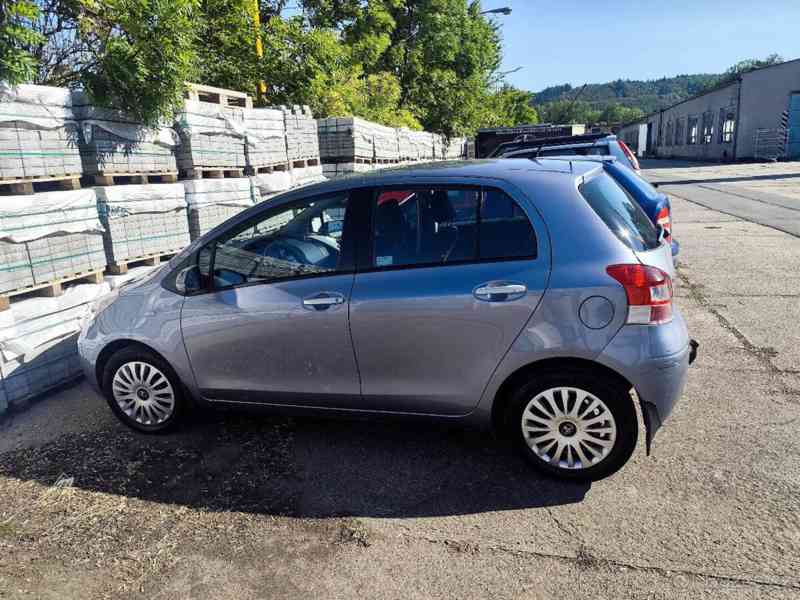Toyota Yaris 2010 - foto 2