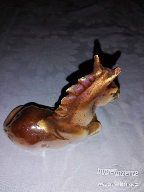 Porcelánová soška koně - zn. 11 274 - foto 4
