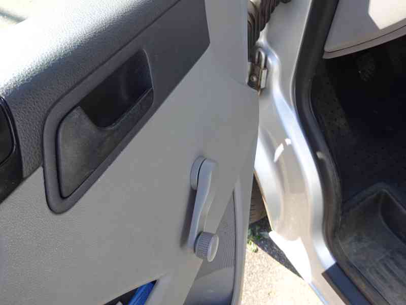 VW Transporter 2.0 TDI r.v.2010 (7 míst) 103 kw - foto 6