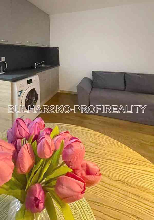 Bulharsko-PROSTORNÉ STUDIO (43 m²) - foto 7