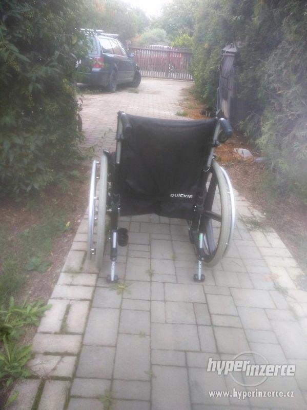 Odlehčený skládací invalidní vozík - foto 4