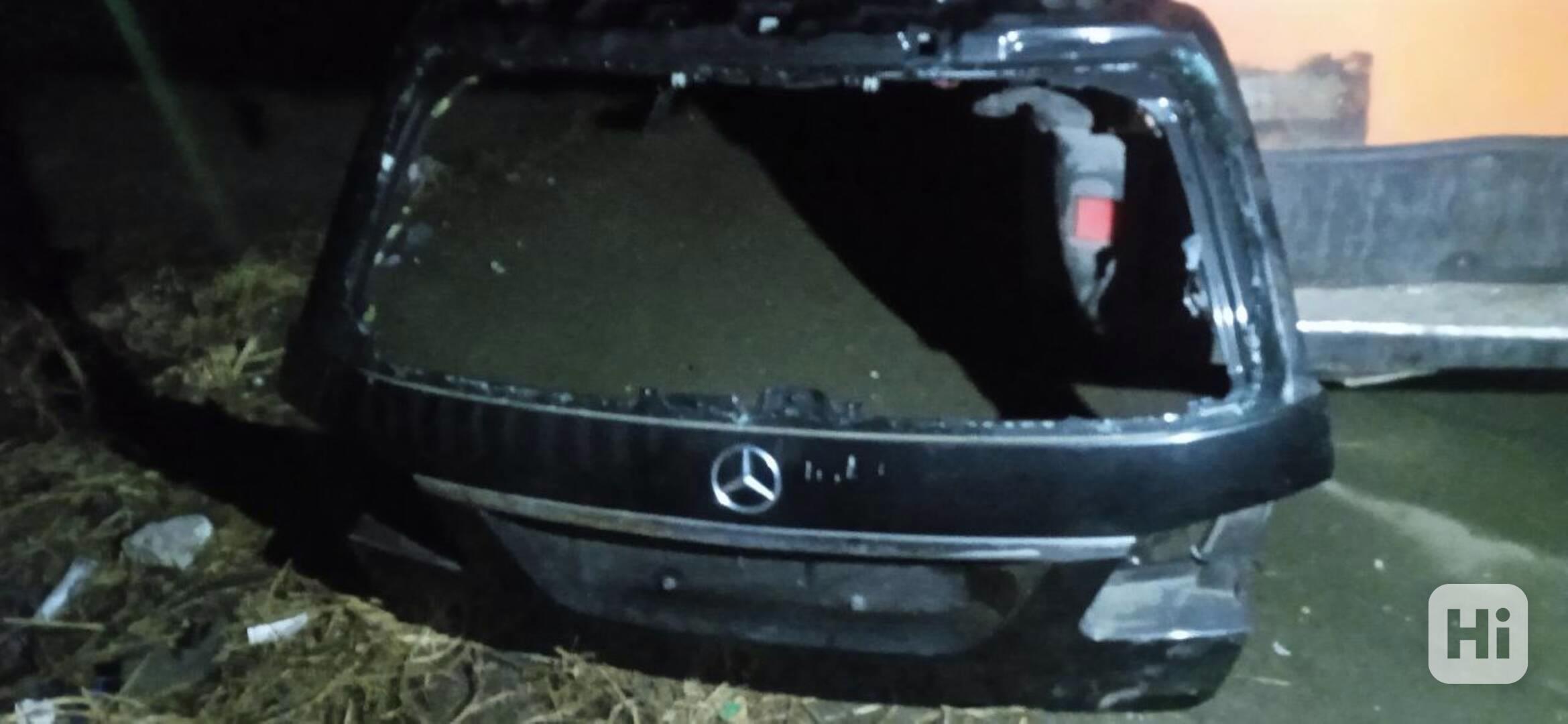 MERCEDES W212 DILY KAROSERIE VELMI LEVNE-INFO V TEXTU. -  - foto 1