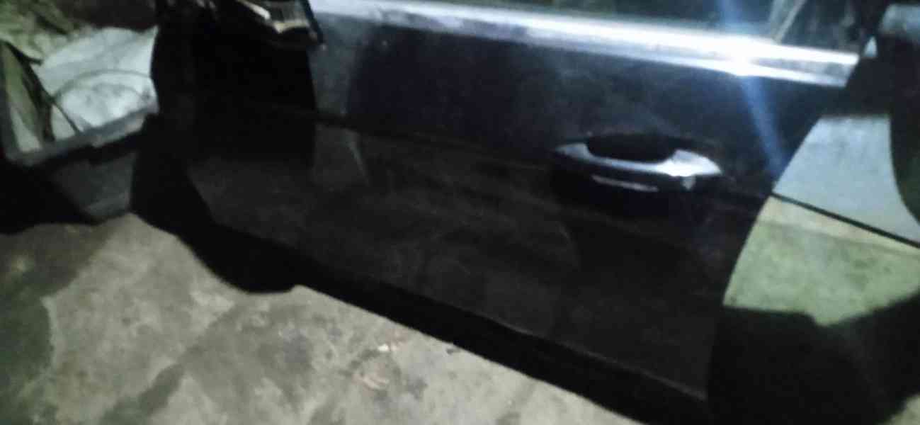 MERCEDES W212 DILY KAROSERIE VELMI LEVNE-INFO V TEXTU. -  - foto 2