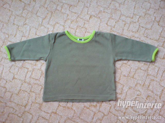 zelené tričko s dlouhým rukávem - foto 1