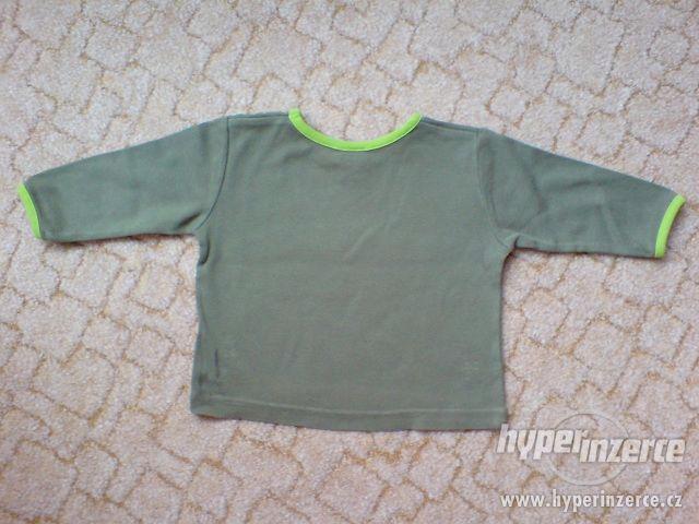 zelené tričko s dlouhým rukávem - foto 2